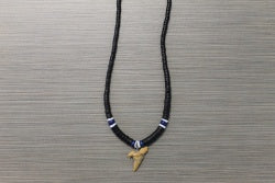 BLACK COCO NCKLC W/FOSSIL SHARK TOOTH