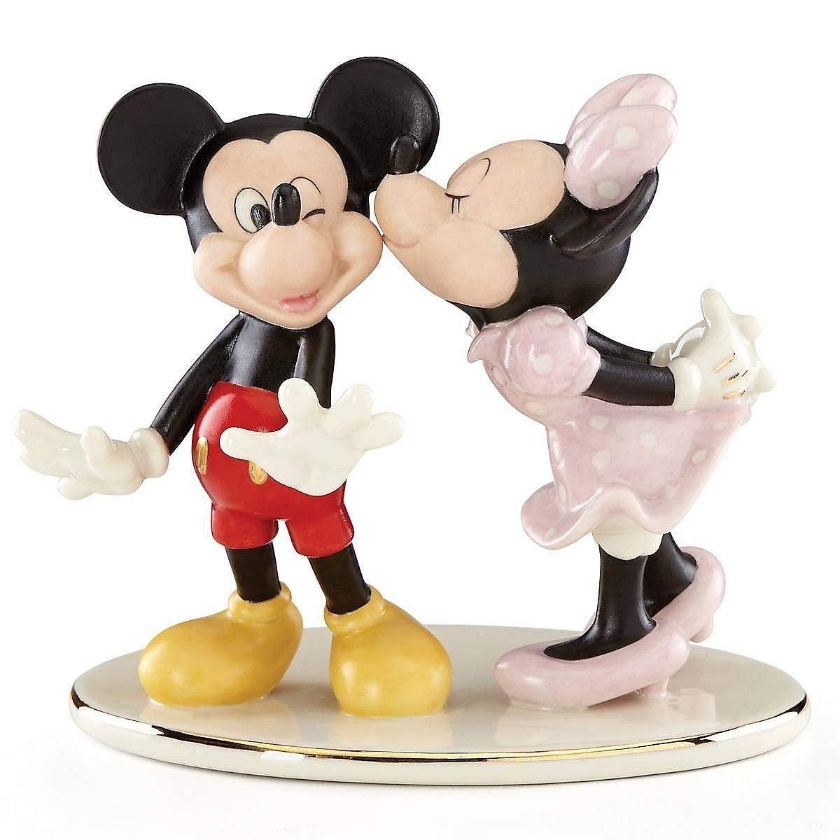 Minnie Sneaks A Kiss Figurine New In Box